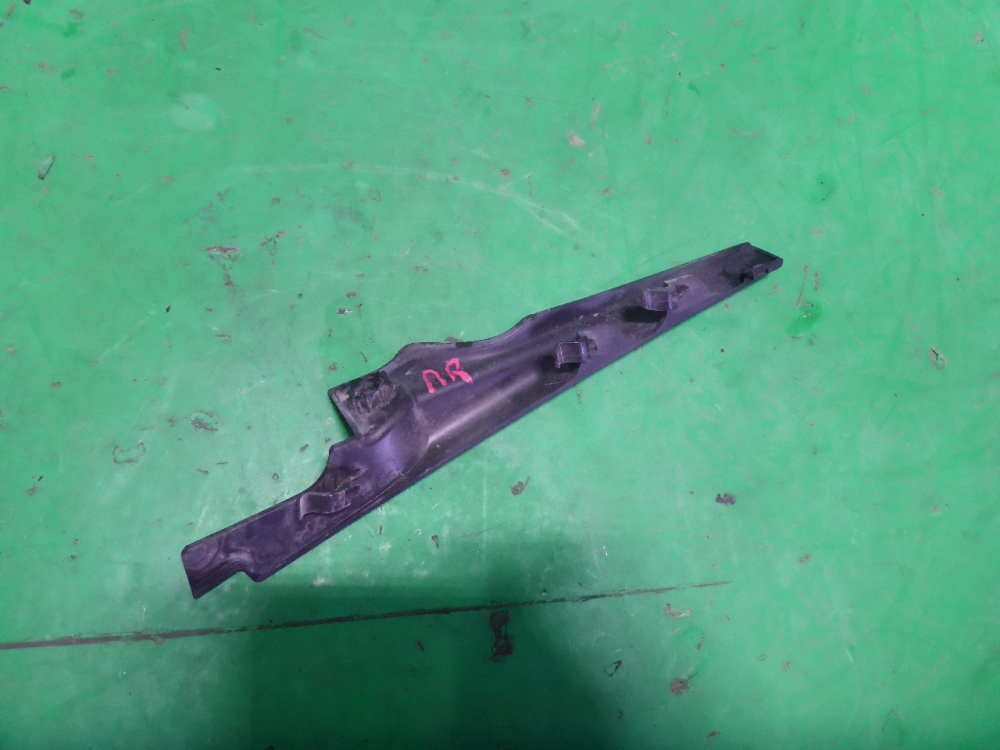 Молдинг лобового стекла