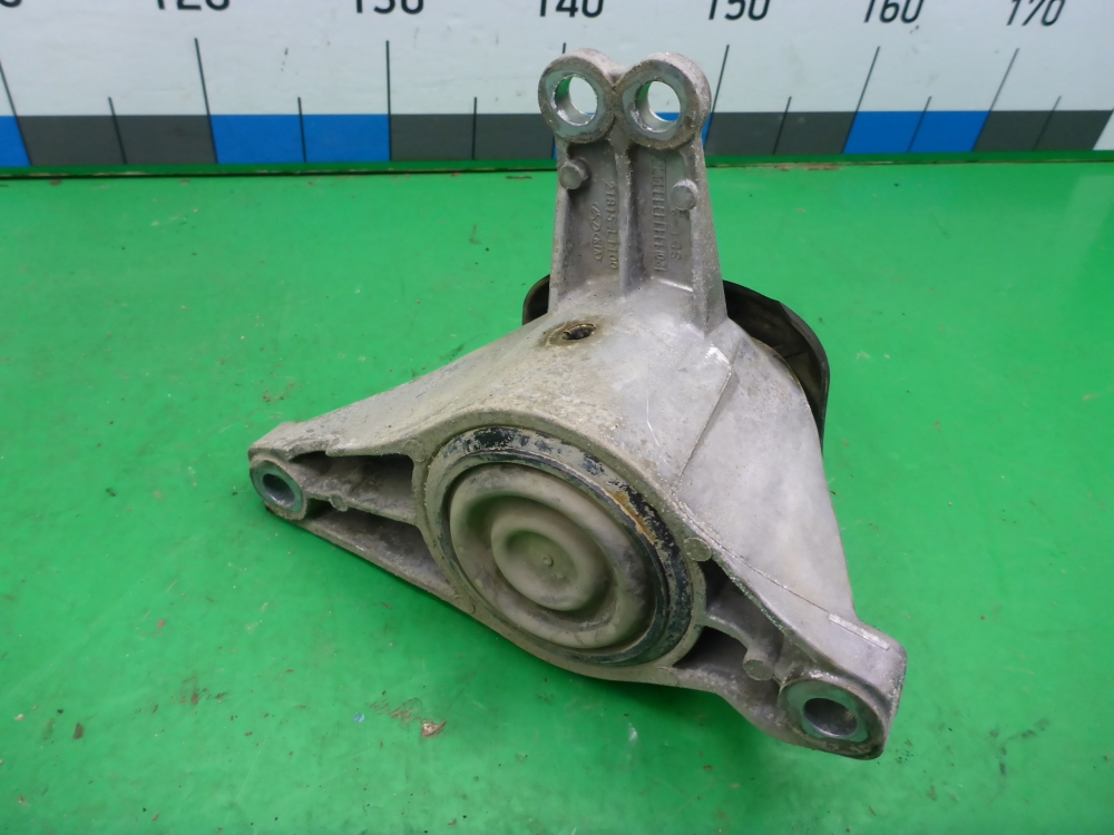 Опора двигателя правая