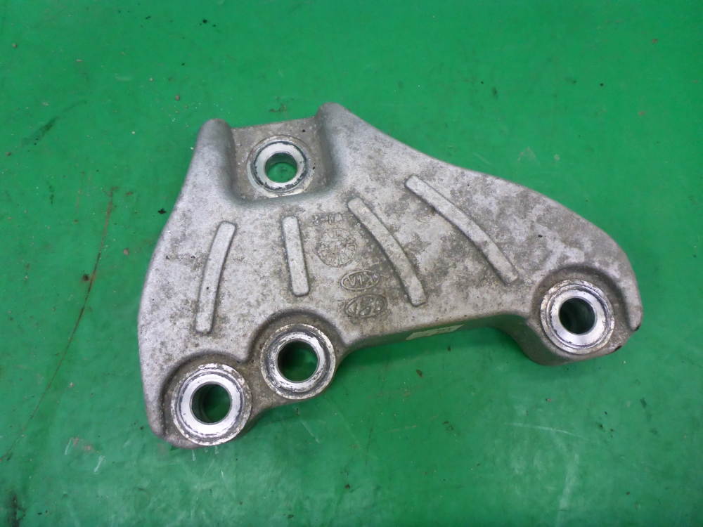 Кронштейн двигателя правый