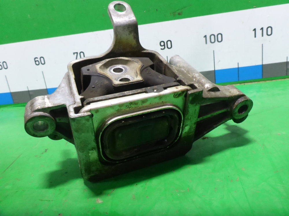 Опора КПП левая