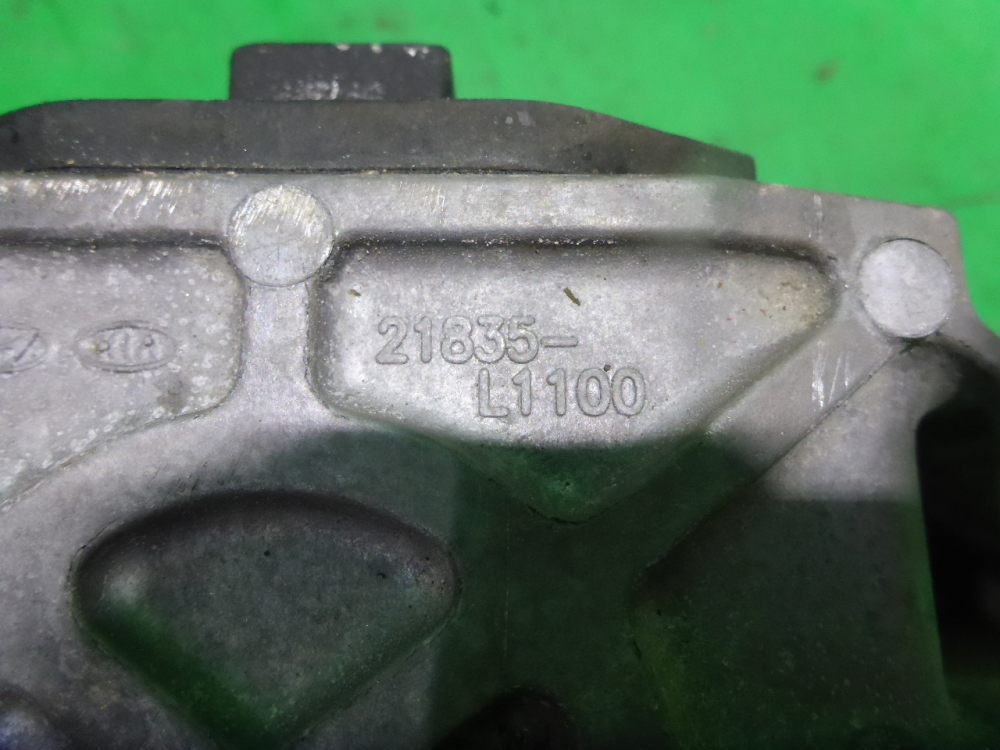 Опора КПП левая