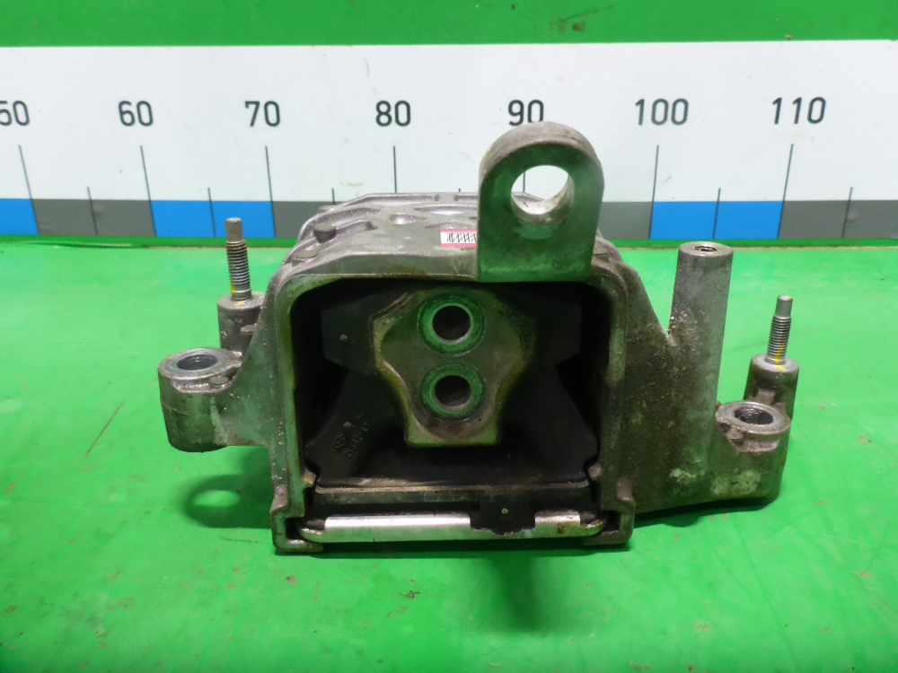 Опора КПП левая