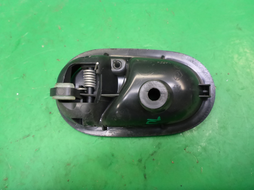 Ручка двери передней внутренняя левая