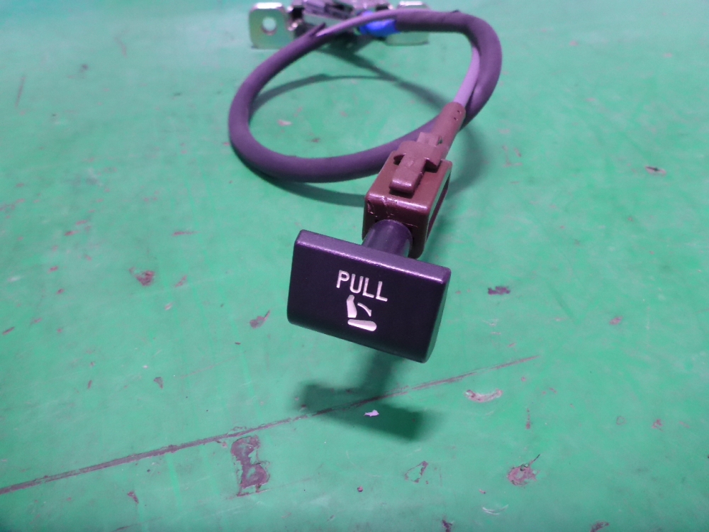 Замок спинки сиденья