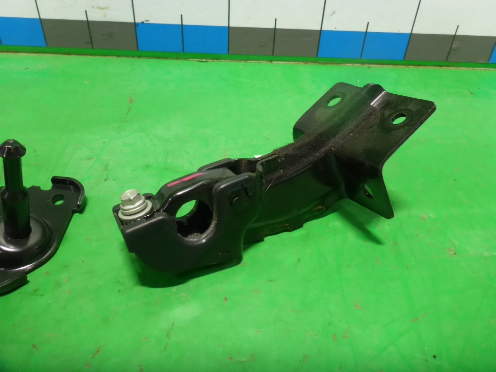 Замок спинки сиденья