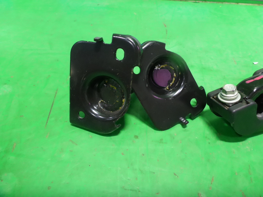 Замок спинки сиденья