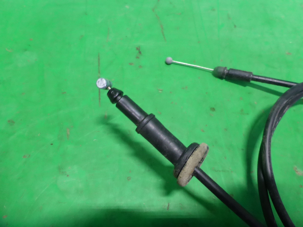 Трос открывания капота