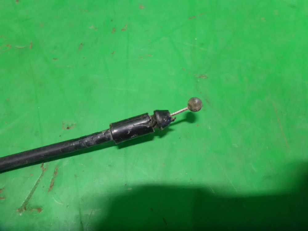 Трос открывания капота