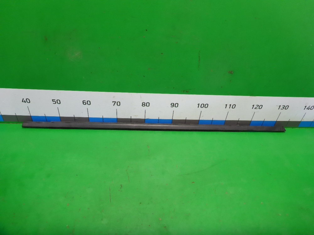 Накладка стекла заднего левого