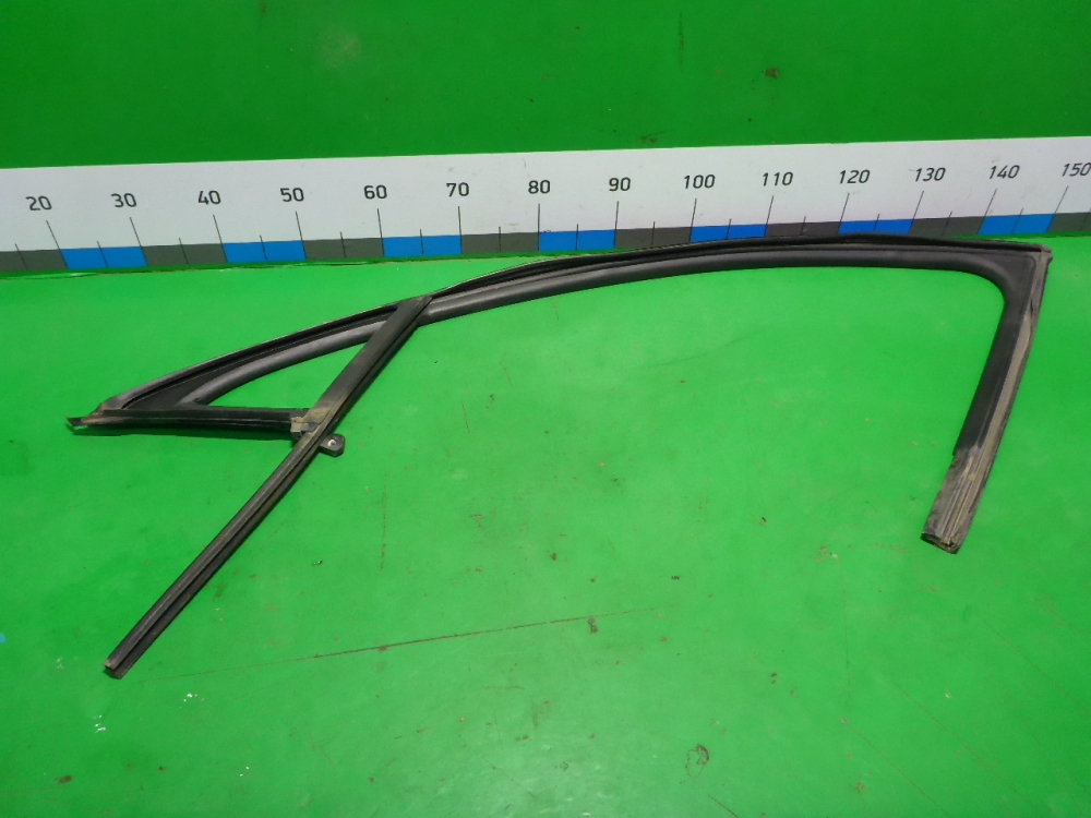 Уплотнитель стекла двери