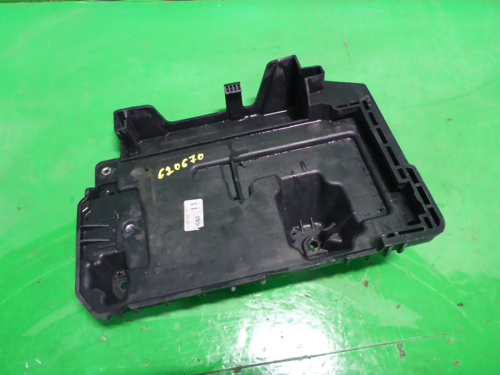 Площадка под аккумулятор (АКБ)