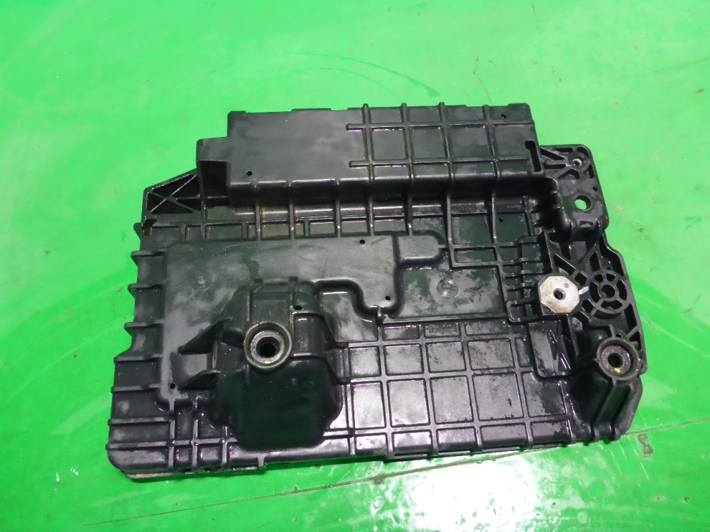 Площадка под аккумулятор (АКБ)