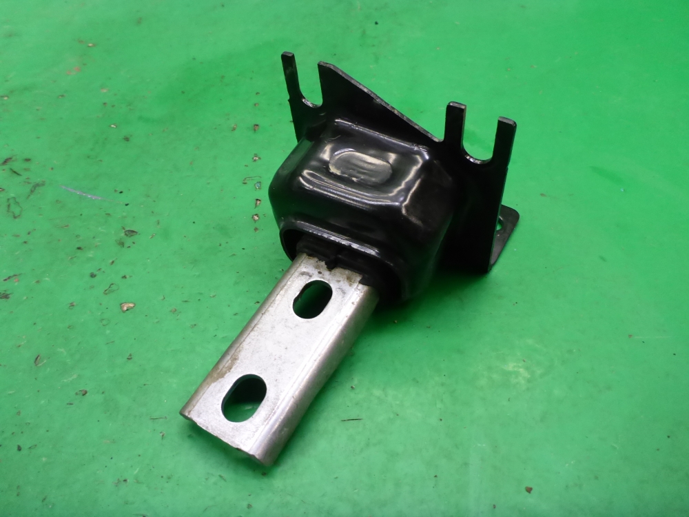 Опора КПП левая