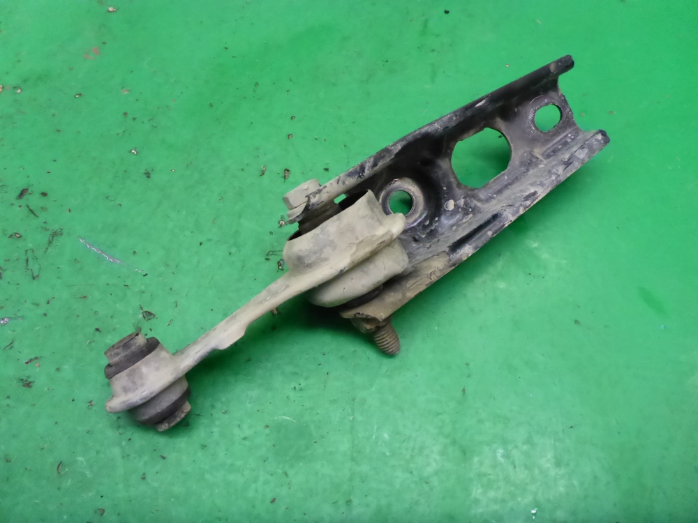 Опора двигателя задняя