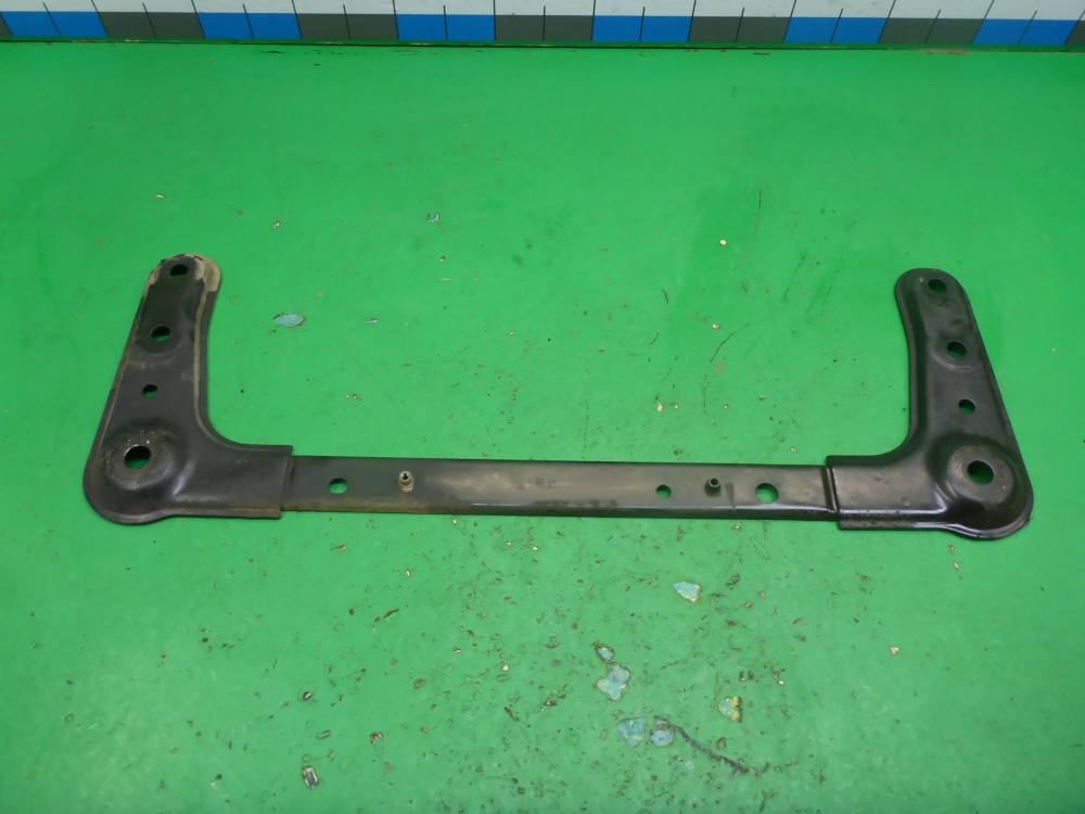 Кронштейн передней балки