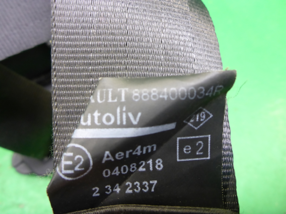 Ремень безопасности