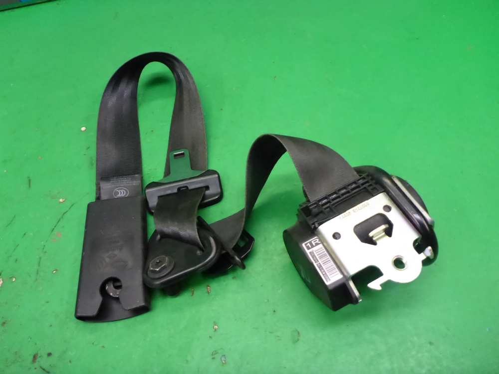 Ремень безопасности с пиропатроном