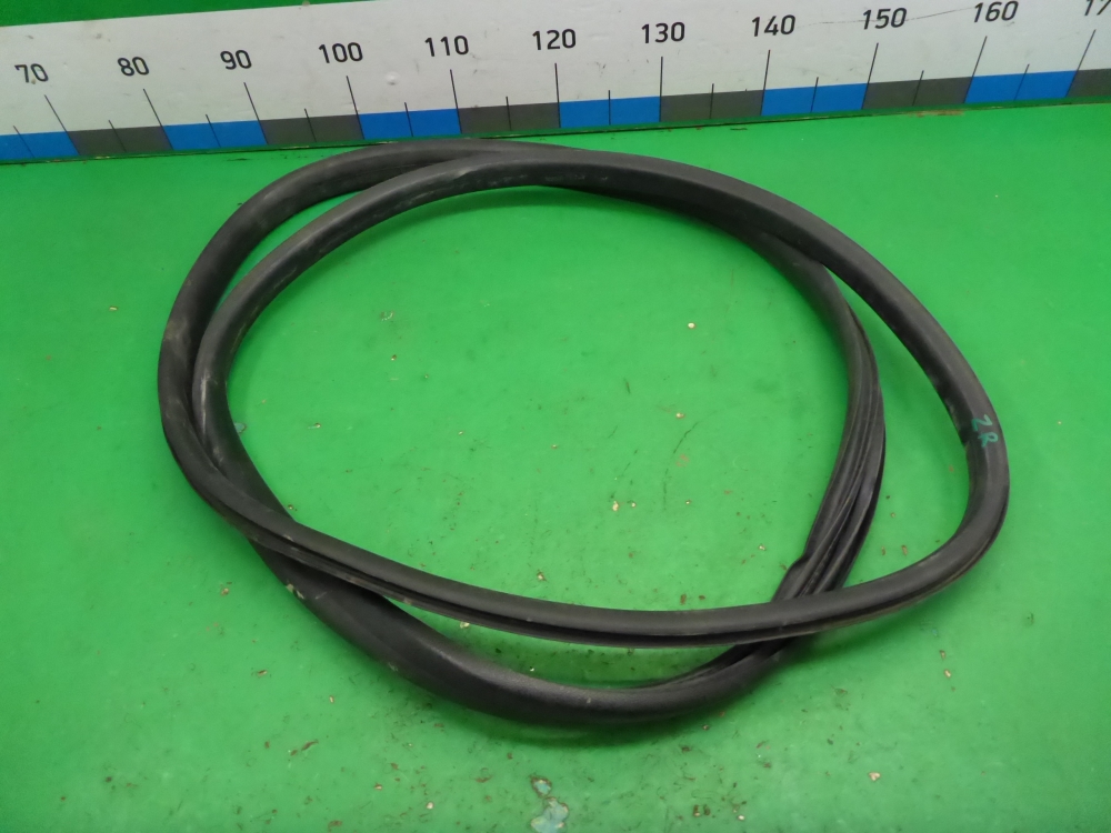 Уплотнитель двери