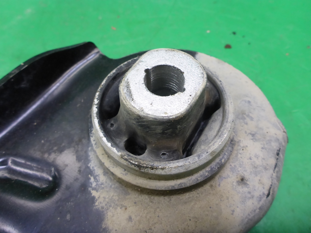 Рычаг передний правый