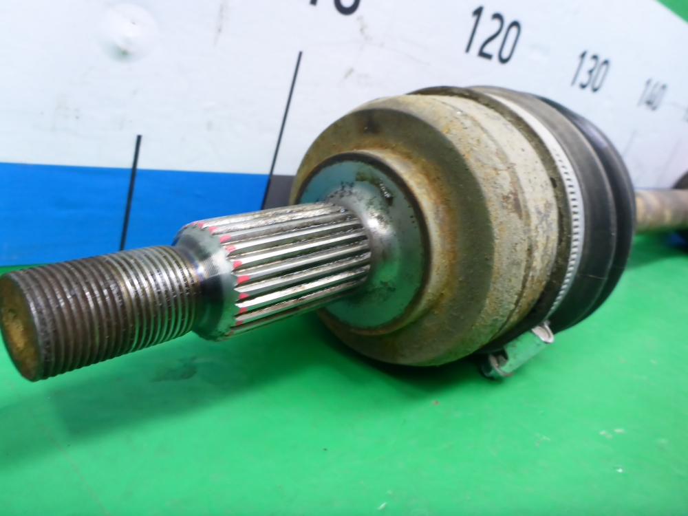 Полуось передняя левая