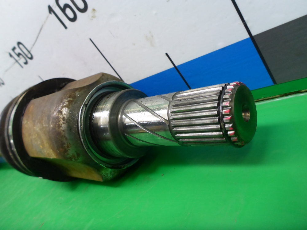 Полуось передняя левая