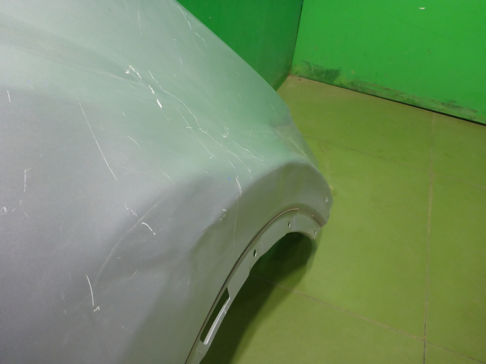 Крыло переднее правое