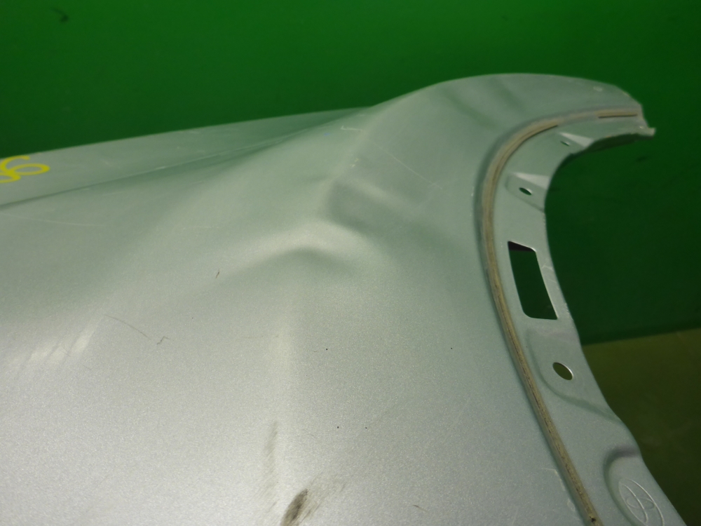 Крыло переднее правое