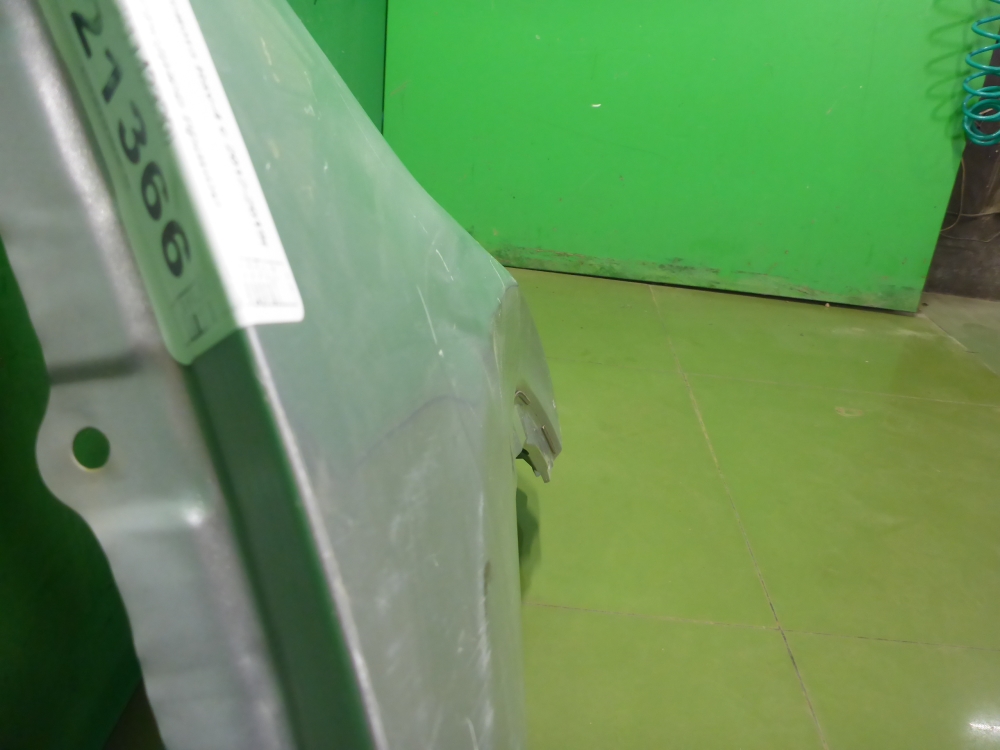 Крыло переднее правое