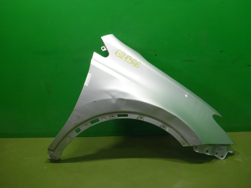 Крыло переднее правое