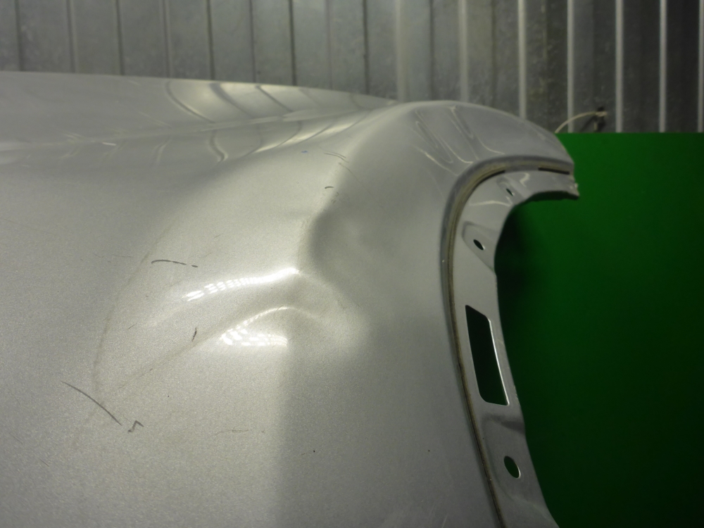 Крыло переднее правое