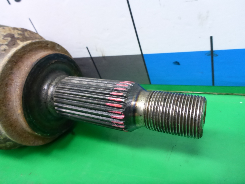 Полуось передняя правая