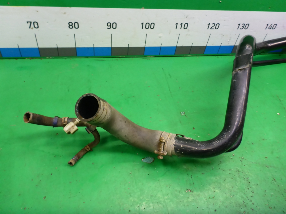 Горловина топливного бака