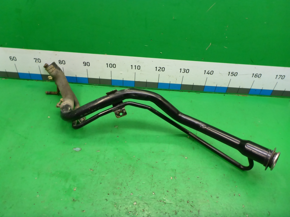 Горловина топливного бака