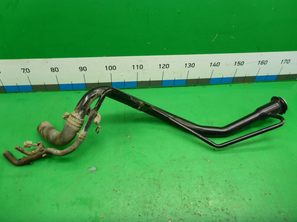 Горловина топливного бака