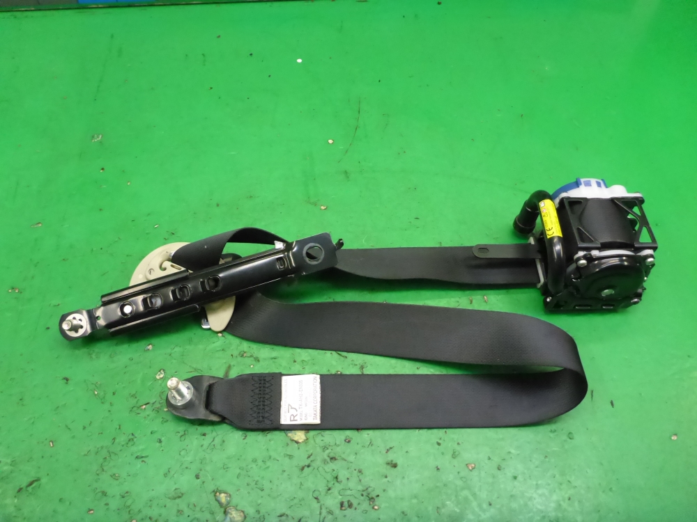 Ремень безопасности с пиропатроном