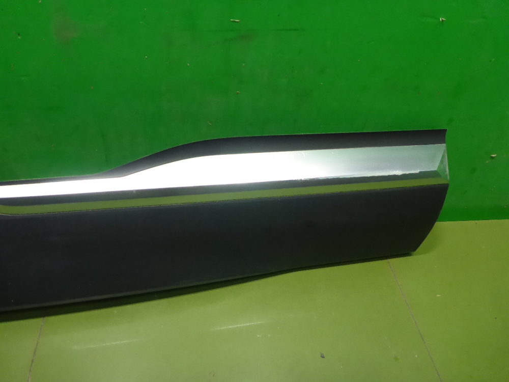 Накладка двери задней правой