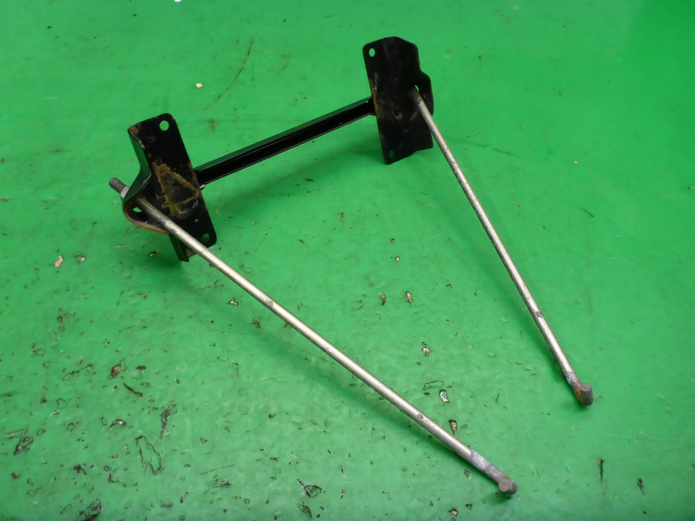 Крепление аккумулятора (АКБ)