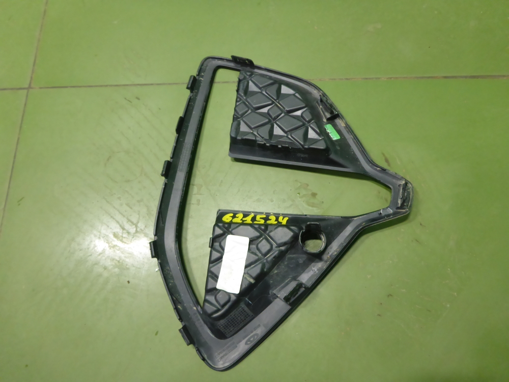 Рамка противотуманной фары левой