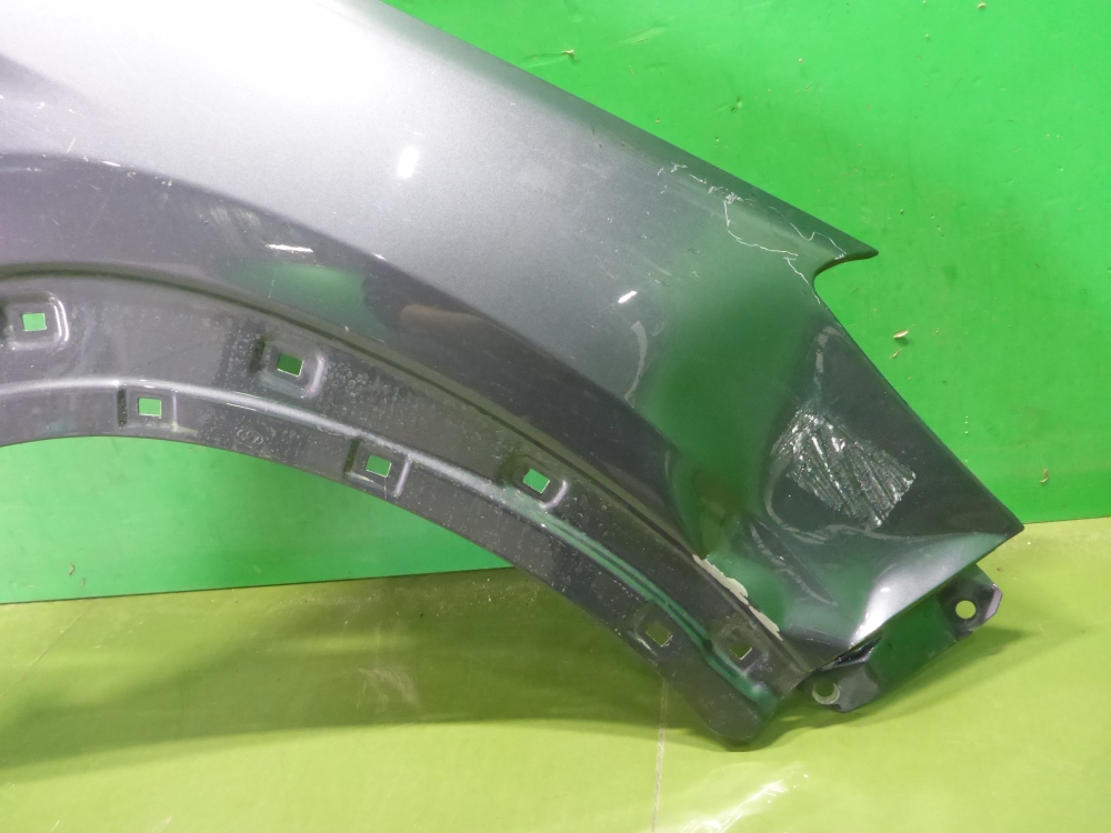 Крыло переднее правое