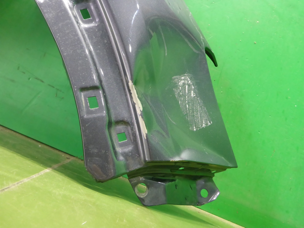 Крыло переднее правое