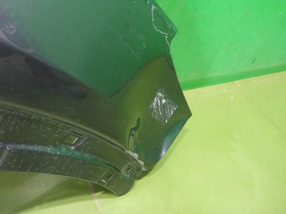 Крыло переднее правое