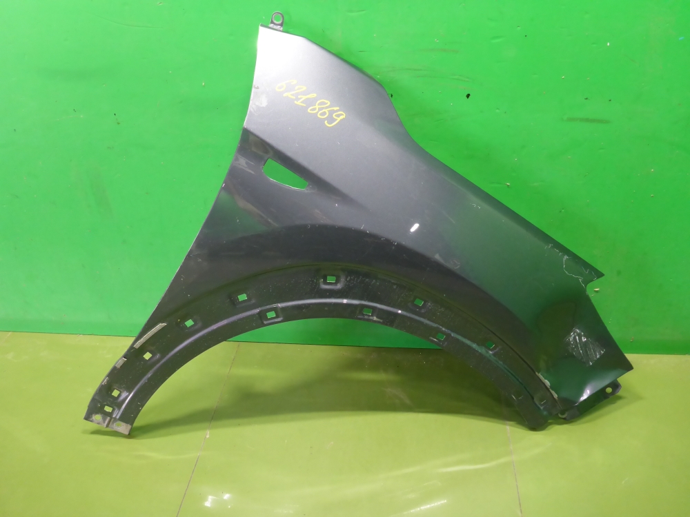 Крыло переднее правое