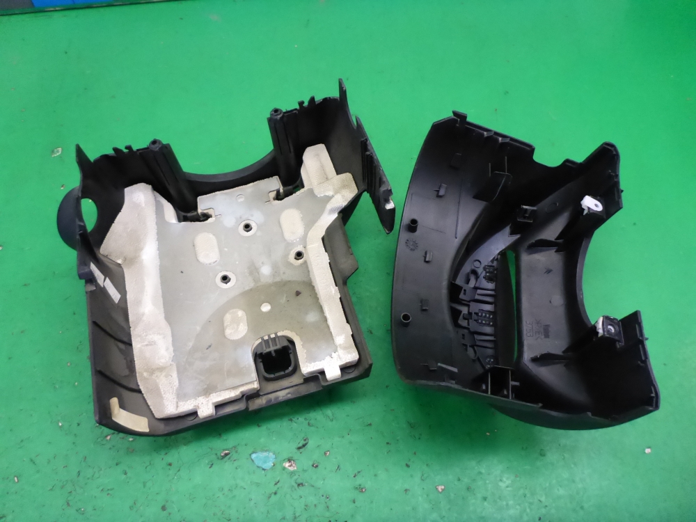 Кожух рулевой колонки