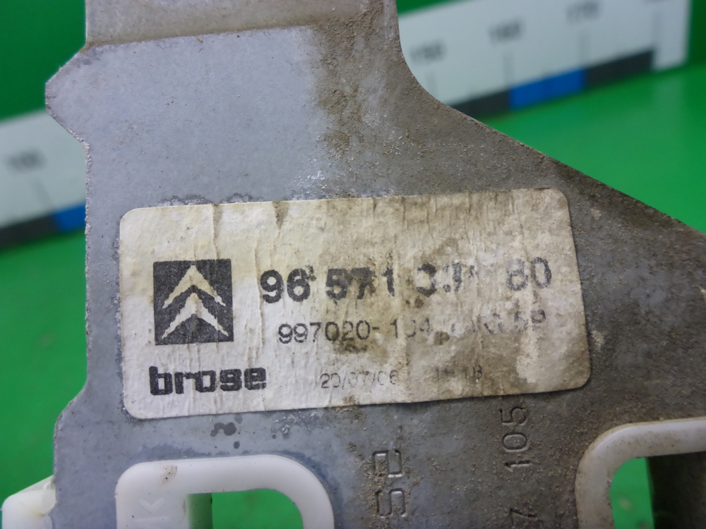 Стеклоподъемник электр. передний левый