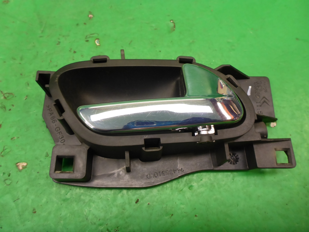 Ручка двери передней внутренняя правая