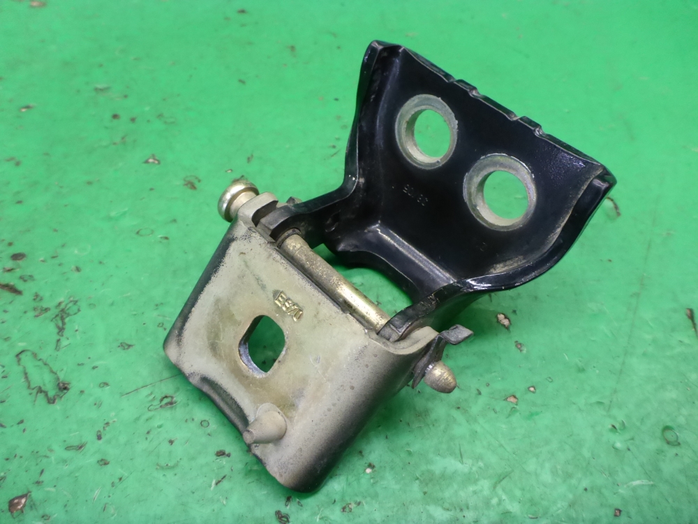 Петля двери задней правой нижняя