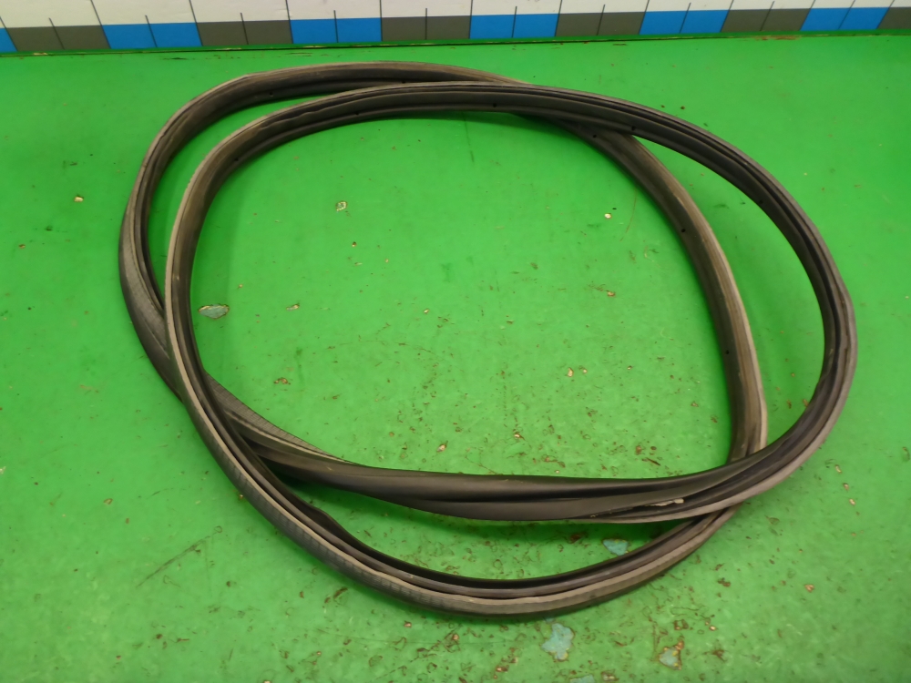 Уплотнитель багажника