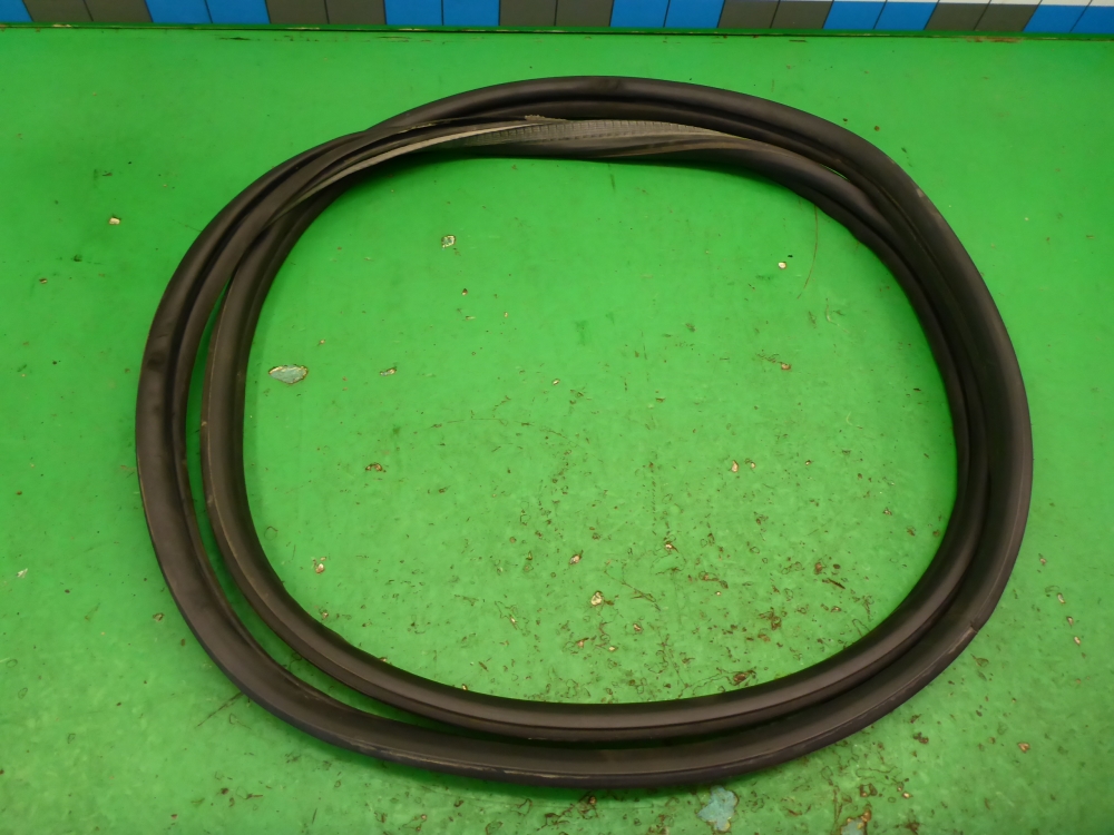 Уплотнитель багажника