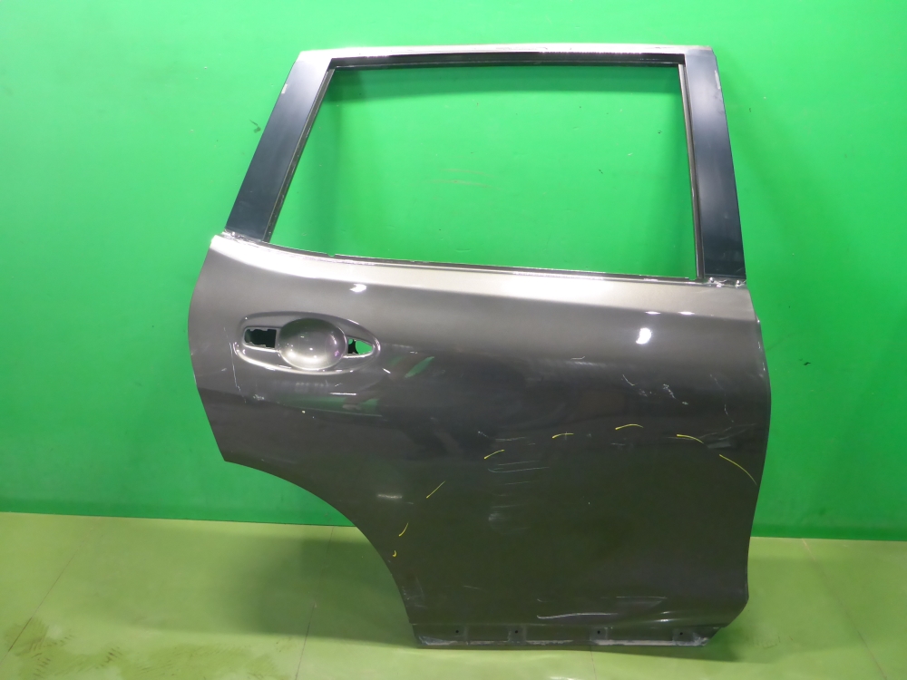 Дверь задняя правая