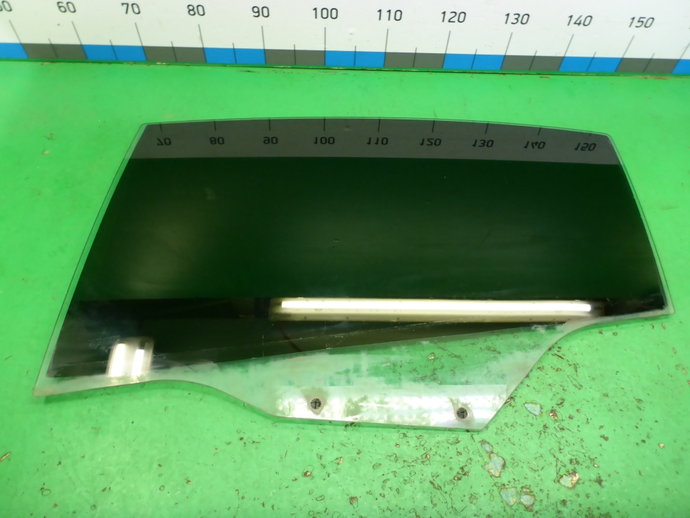 Стекло двери задней левой